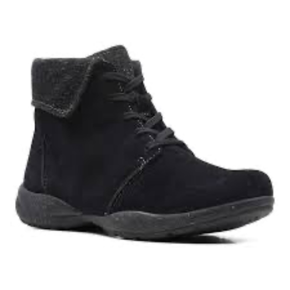 Clarks Women's Roseville Black Suede Lace up Ankle Boot Round Toe Casual Booties - Picture 2 of 14